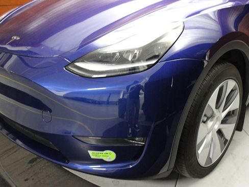 Used 2023 Tesla Model Y Long Range image 3