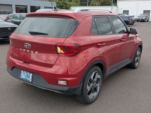 Used 2022 Hyundai Venue SEL FWD image 3