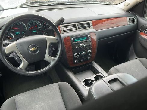 Used 2014 Chevrolet Suburban LS image 23