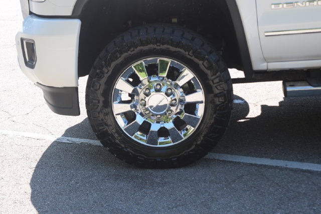Used 2019 GMC Sierra 2500 Denali w/ Duramax Plus Package AWD/4WD image 26