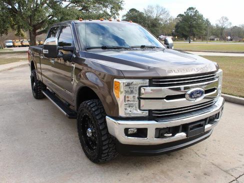 Used 2017 Ford F250 Lariat w/ Lariat Ultimate Package image 4