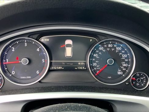 Used 2014 Volkswagen Touareg TDI image 26