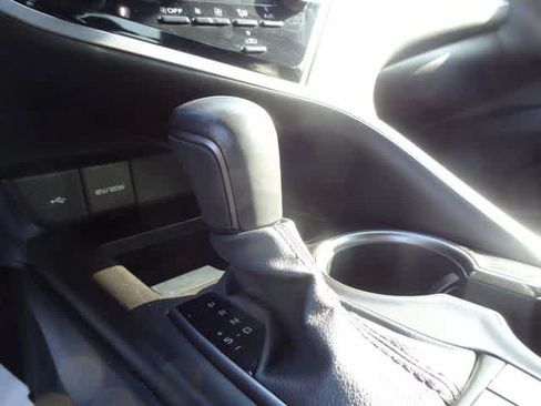 Used 2023 Toyota Camry SE w/ Cold Weather Package FWD image 10