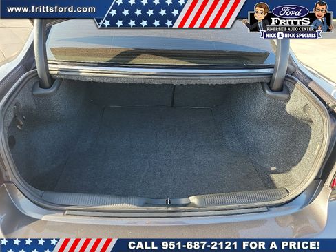 Used 2018 Dodge Charger SXT Plus w/ Blacktop Package RWD image 18