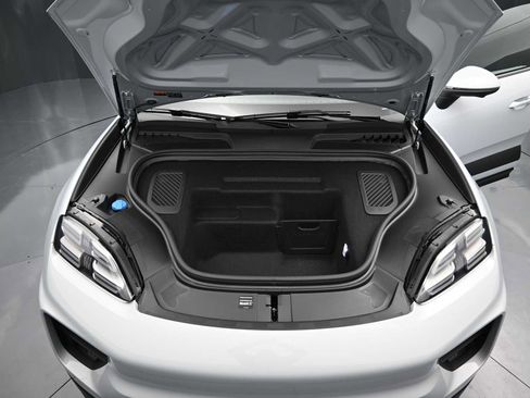 New 2026 Porsche Macan 4 Electric image 27