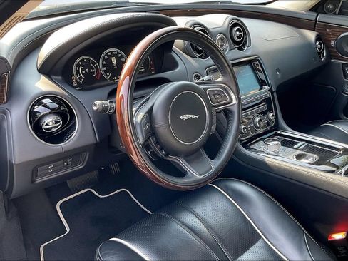 Used 2018 Jaguar XJ R-Sport RWD image 17