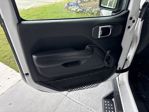 Used 2018 Jeep Wrangler Unlimited Sport image 13