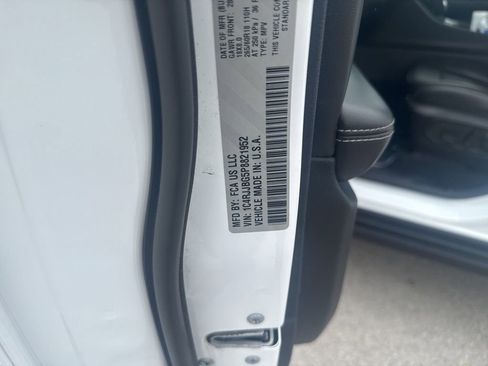 Used 2023 Jeep Grand Cherokee L Limited w/ Luxury Tech Group II RWD image 14