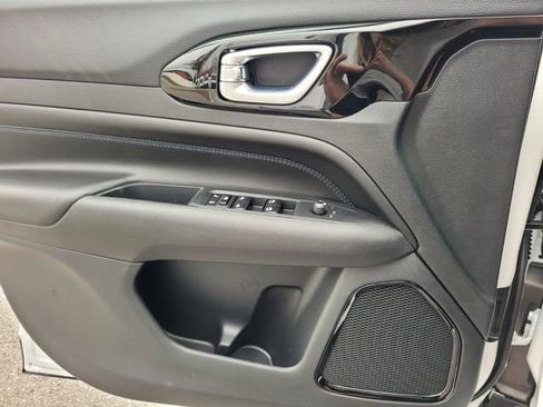 New 2026 Jeep Compass Latitude image 21