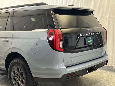 Used 2025 Ford Expedition Active AWD/4WD image 7