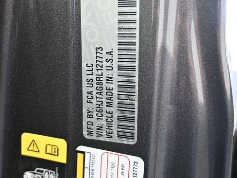 Used 2024 Jeep Gladiator Sport w/ Premium Package image 17