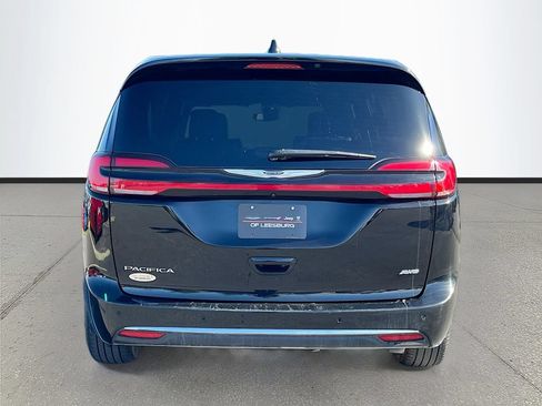 Used 2025 Chrysler Pacifica Select AWD/4WD image 4