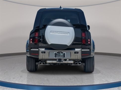 New 2025 Land Rover Defender 110 X-Dynamic SE image 4