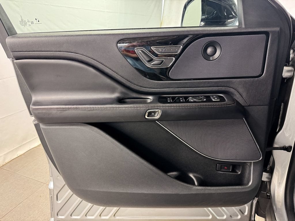 Used 2022 Lincoln Aviator Reserve w/ Elements Package Plus AWD/4WD image 16