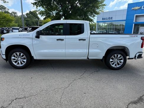 Used 2019 Chevrolet Silverado 1500 Custom w/ Custom Value Package AWD/4WD image 2