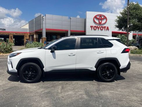 Used 2024 Toyota RAV4 LE AWD/4WD image 7