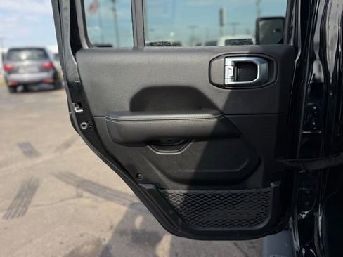 Used 2022 Jeep Wrangler Unlimited Sahara w/ Cold Weather Group image 17