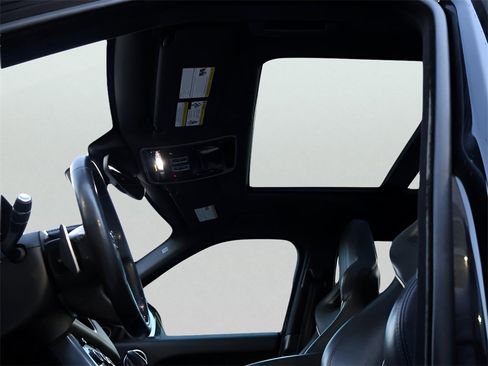 Used 2017 Land Rover Range Rover Sport SVR image 39