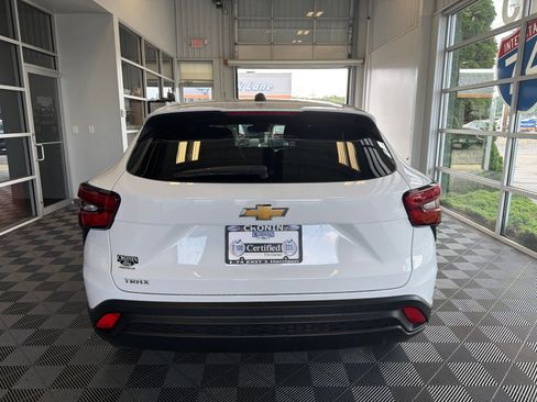 Used 2024 Chevrolet Trax LS w/ LS Convenience Package FWD image 5