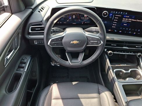 Used 2025 Chevrolet Traverse LT AWD/4WD image 13