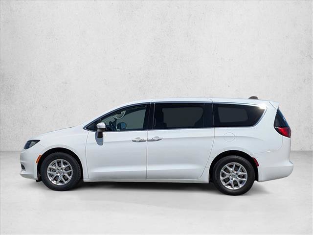Used 2023 Chrysler Voyager LX FWD image 8