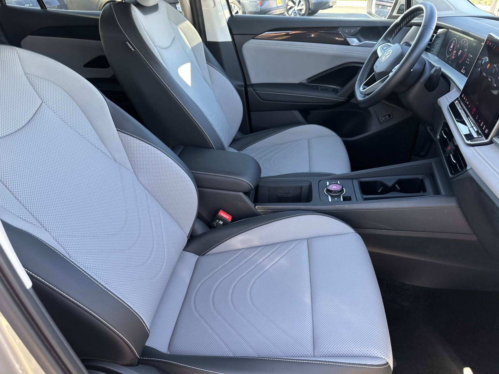Certified 2026 Volkswagen Tiguan SE FWD image 27