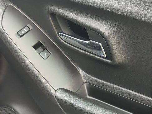 Used 2021 Chevrolet Trax LT w/ LT Convenience Package image 27