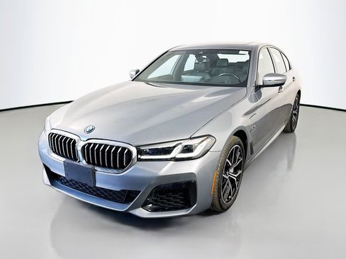 Used 2023 BMW 530e w/ M Sport Package image 4