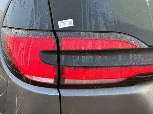 Used 2022 Chrysler Pacifica Touring-L image 49