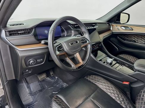 Used 2022 Jeep Grand Cherokee Summit w/ Luxury Tech Group V image 9