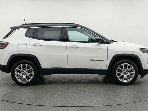 Used 2025 Jeep Compass Limited AWD/4WD image 11
