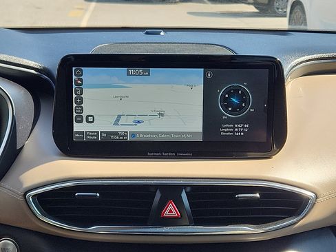 Used 2022 Hyundai Santa Fe Limited AWD/4WD image 17