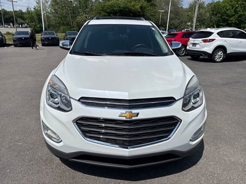 Used 2017 Chevrolet Equinox Premier w/ Enhanced Convenience Package AWD/4WD image 3