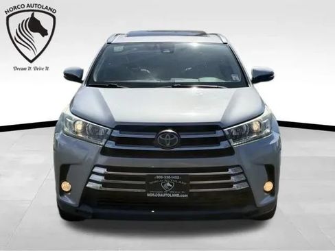 Used 2017 Toyota Highlander Limited Platinum w/ Carpet Mat Package FWD image 2