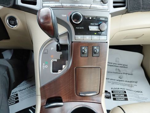 Used 2009 Toyota Venza AWD image 36