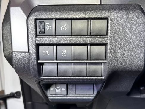 Certified 2025 Toyota Tacoma SR5 AWD/4WD image 26