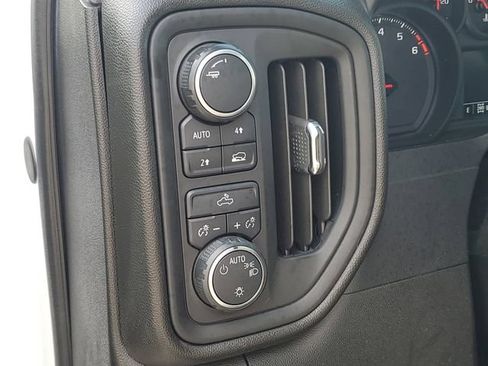 Used 2019 Chevrolet Silverado 1500 Custom w/ Custom Value Package AWD/4WD image 17