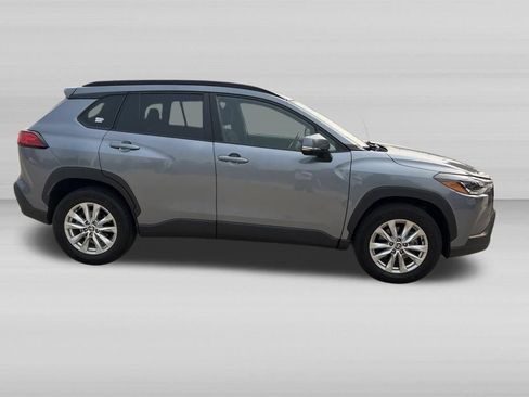 Used 2022 Toyota Corolla Cross LE FWD image 3