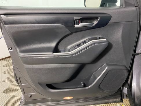 Certified 2025 Toyota Highlander XLE AWD/4WD image 23
