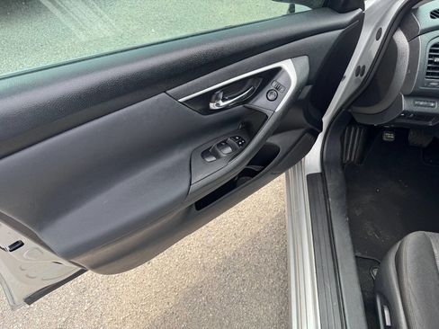 Used 2016 Nissan Altima 2.5 S w/ Power Driver Seat Package FWD image 10