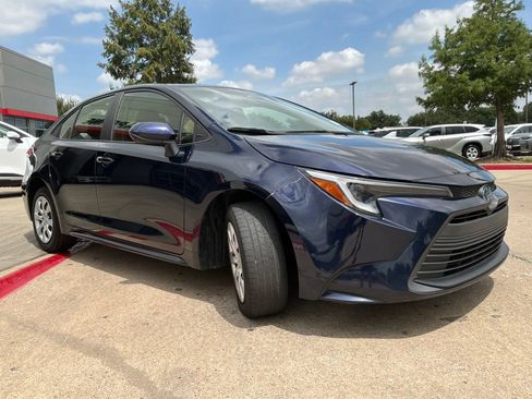 Used 2025 Toyota Corolla LE FWD image 4