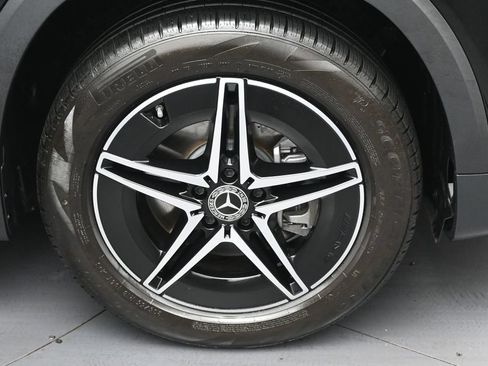 Used 2024 Mercedes-Benz EQB 300 4MATIC image 10