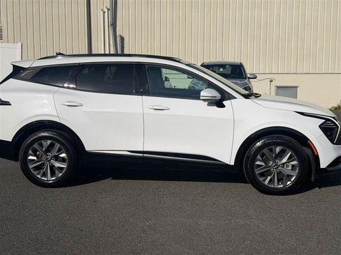 Used 2025 Kia Sportage EX w/ Premium Package FWD image 9