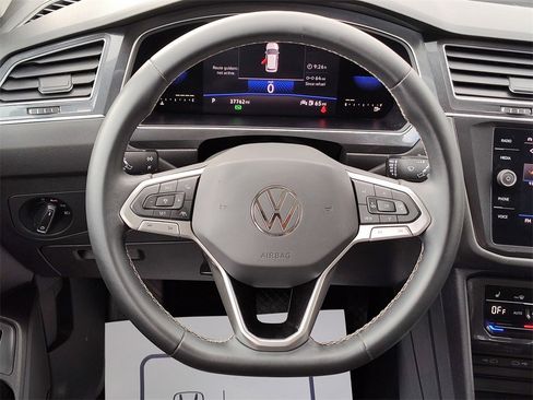 Used 2022 Volkswagen Tiguan SE image 29