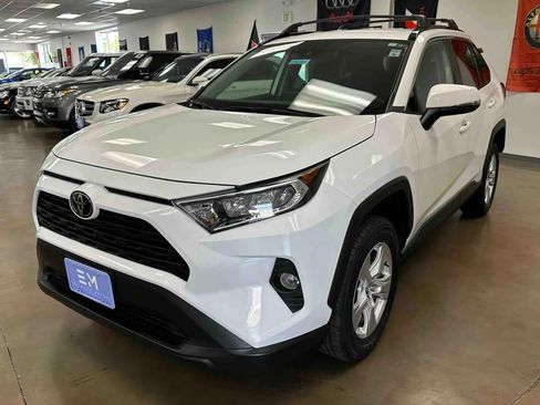 Used 2020 Toyota RAV4 XLE w/ XLE Grade Weather Package FWD image 26