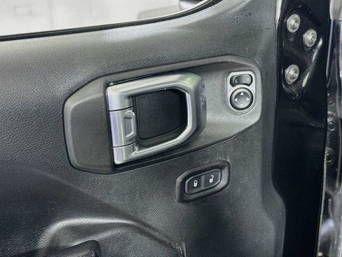 Used 2018 Jeep Wrangler Unlimited Sport S AWD/4WD image 17