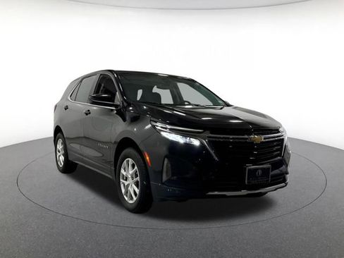 Used 2023 Chevrolet Equinox LT w/ Driver Convenience Package AWD/4WD image 3