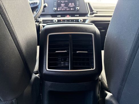 Used 2025 Kia Sportage LX image 22