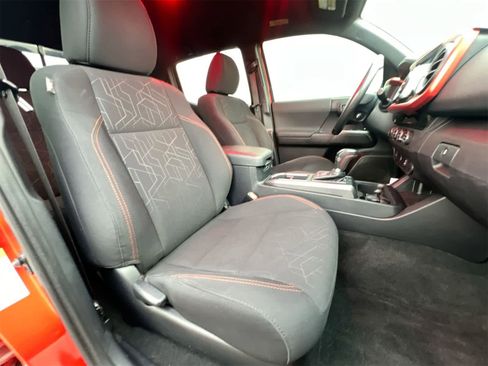 Used 2017 Toyota Tacoma TRD Off-Road image 21