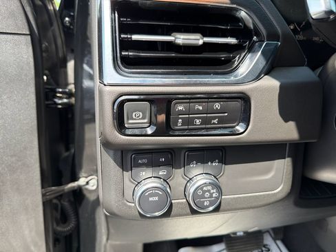 Used 2025 GMC Yukon Denali AWD/4WD image 28